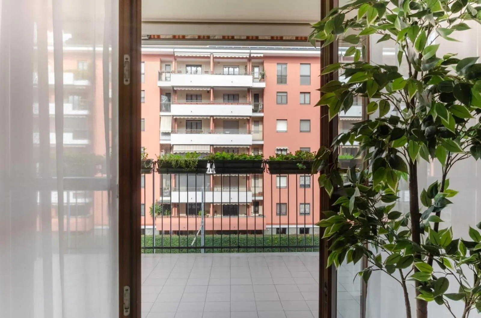 Metropolitan Home Gonin Milán