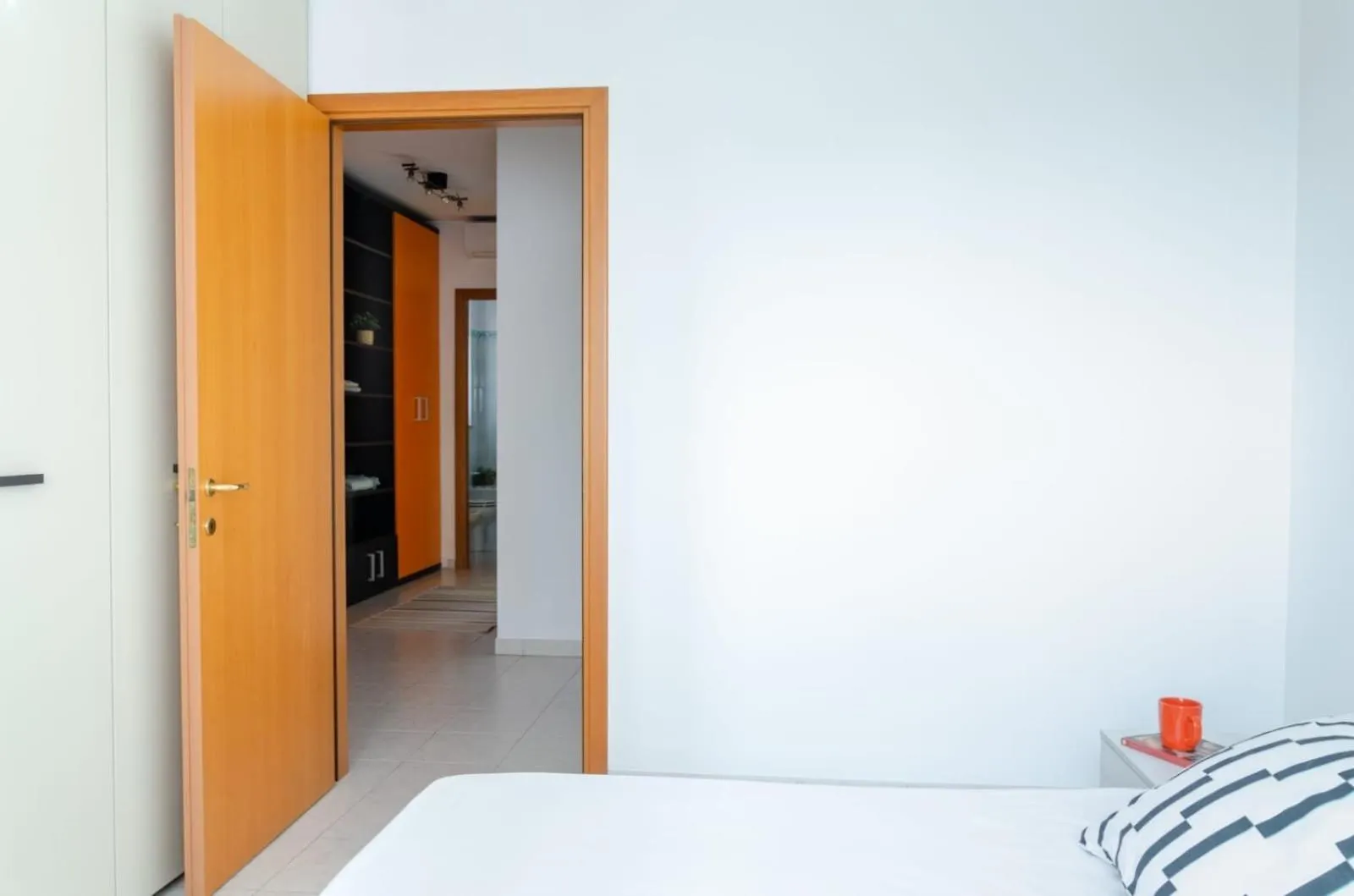 Metropolitan Home Gonin Milan 0*,
