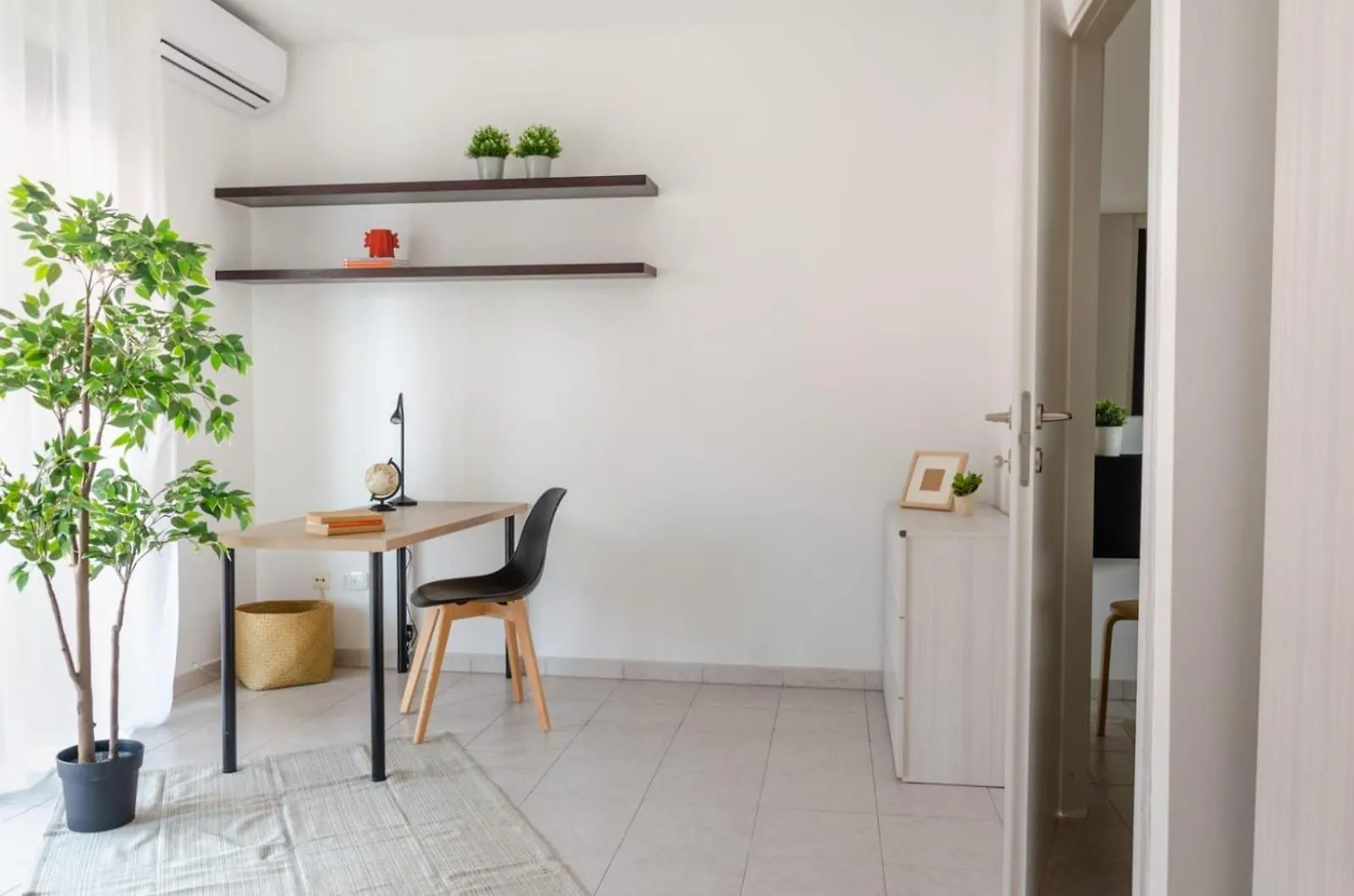 Metropolitan Home Gonin Milan Apartment